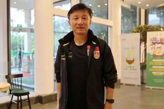 傻子与门卫形成鲜明的对比和反差，正是这种反差，我特别喜欢。